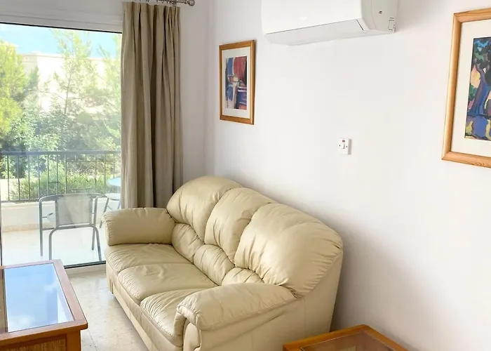 By The Sea, With A Sandy * פאפוס